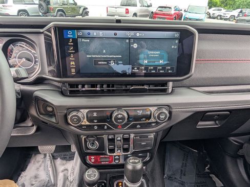 Used 2024 Jeep Wrangler Unlimited Rubicon image 19