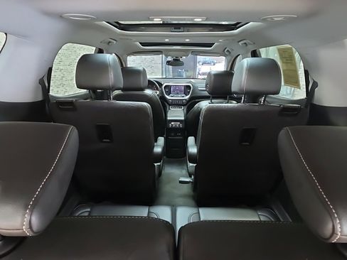 Used 2023 GMC Acadia SLT w/ Elevation Edition image 17