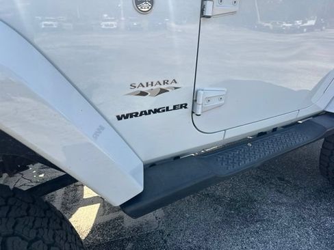 Used 2017 Jeep Wrangler Sahara w/ Connectivity Group AWD/4WD image 11