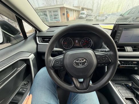 Used 2019 Toyota RAV4 LE image 22