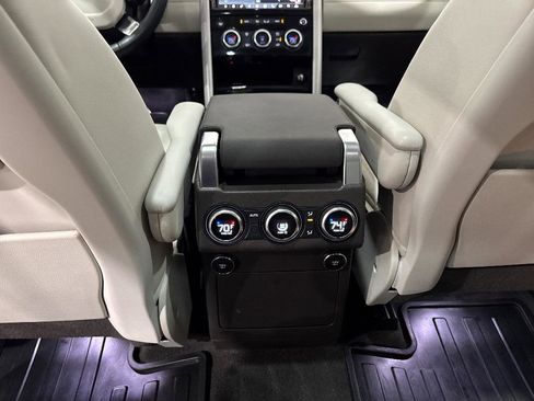 Used 2018 Land Rover Discovery HSE image 65