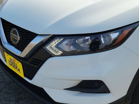 Used 2020 Nissan Rogue Sport S image 9