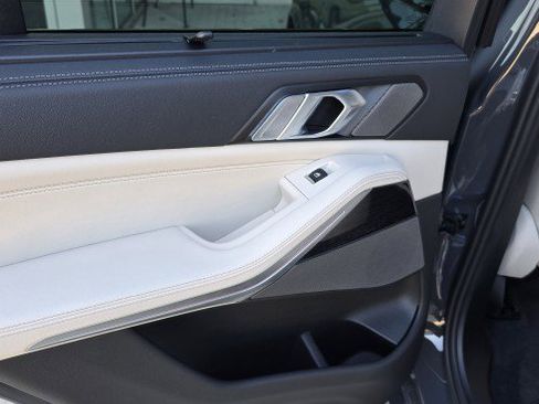 Certified 2025 BMW X5 M60i w/ Executive Package image 21