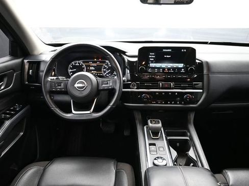 Used 2024 Nissan Pathfinder SL AWD/4WD image 7