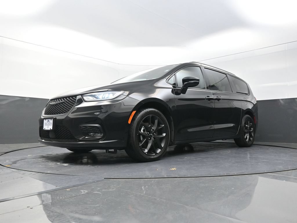 Used 2025 Chrysler Pacifica Limited FWD image 26