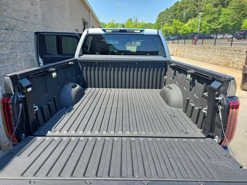 Used 2025 Toyota Tundra Limited AWD/4WD image 12