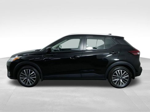 Used 2022 Nissan Kicks SV FWD image 6