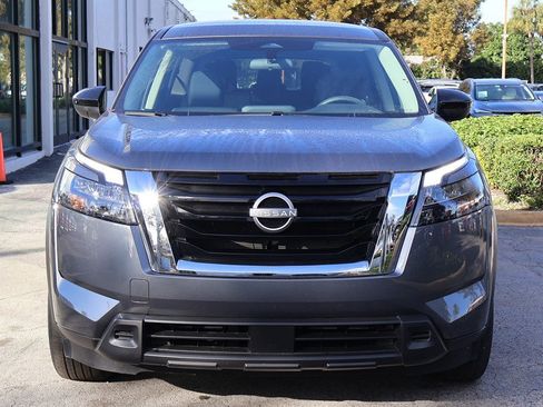 Used 2025 Nissan Pathfinder S image 9