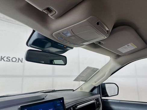 Used 2024 Ford Expedition Max XLT image 18