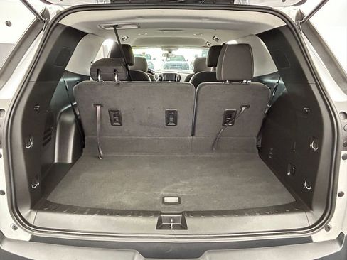 Used 2019 Chevrolet Traverse LT FWD image 39