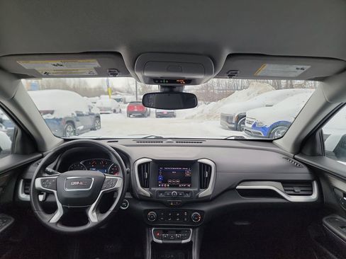 Used 2024 GMC Terrain SLE image 25