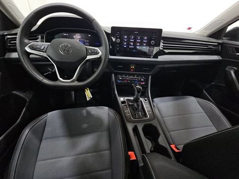 Used 2025 Volkswagen Jetta SE w/ Sunroof Package FWD image 7