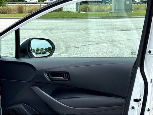 Used 2024 Toyota Corolla LE FWD image 13