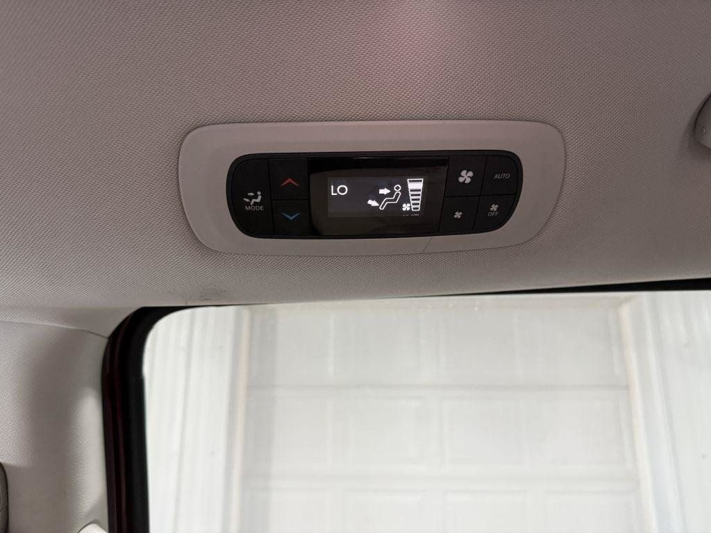 Used 2018 Chrysler Pacifica Touring Plus FWD image 25