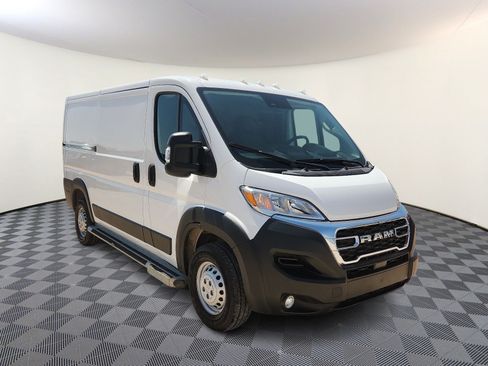 Used 2025 RAM ProMaster 2500 w/ U-Haul Equipment Group FWD image 6