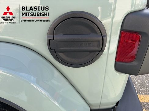 Used 2024 Jeep Wrangler Unlimited w/ Convenience Group image 28