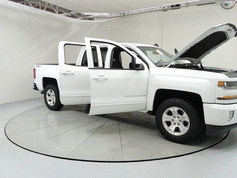 Used 2018 Chevrolet Silverado 1500 LT w/ All Star Edition AWD/4WD image 12