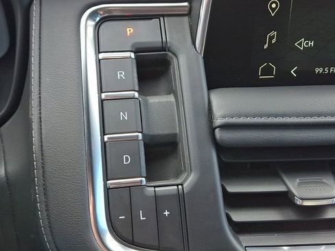 Used 2024 GMC Yukon SLE image 18