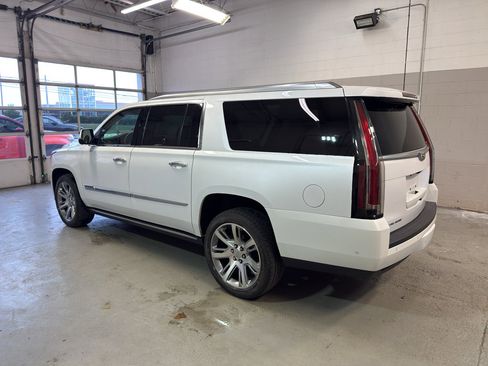 Used 2017 Cadillac Escalade ESV Premium Luxury AWD/4WD image 4