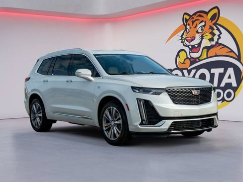 Used 2023 Cadillac XT6 Premium Luxury FWD image 3