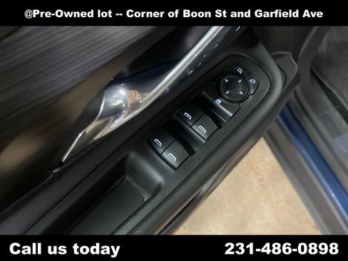 Used 2020 GMC Terrain SLT w/ Preferred Package AWD/4WD image 16