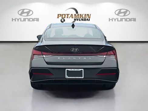 Certified 2025 Hyundai Elantra Sport FWD image 6