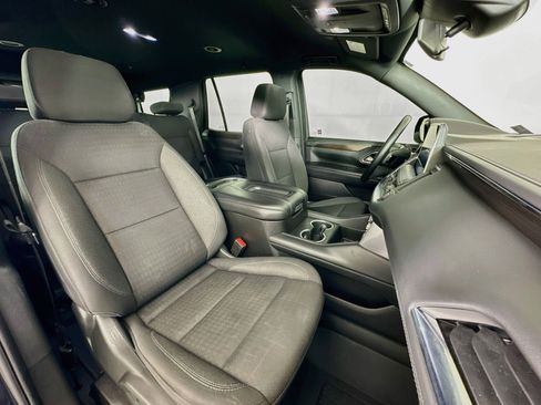Used 2023 GMC Yukon SLE w/ Gmc Pro Safety Plus Package RWD image 32