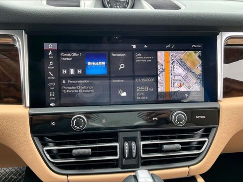 Used 2024 Porsche Macan AWD/4WD image 31