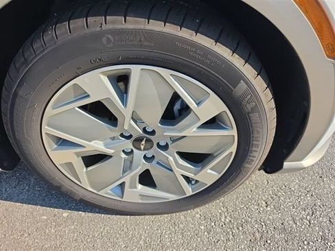 Used 2025 Genesis GV60 RWD image 8