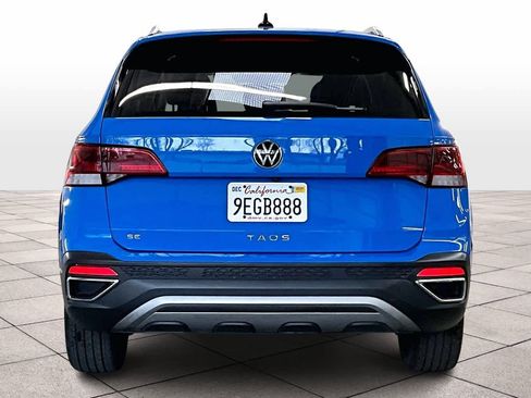 Used 2023 Volkswagen Taos SE w/ Panoramic Sunroof Package image 7