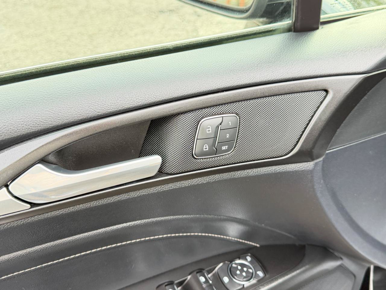 Used 2019 Ford Fusion Energi Titanium FWD image 17