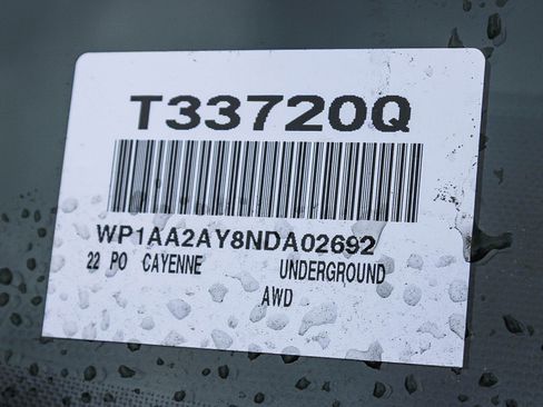 Used 2022 Porsche Cayenne image 28