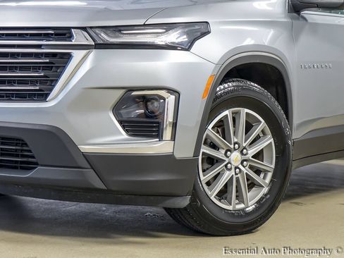 Used 2023 Chevrolet Traverse LT AWD/4WD image 3