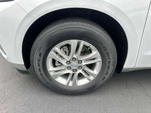 Used 2021 Buick Enclave Essence image 10