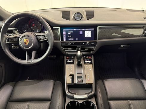 Certified 2024 Porsche Macan AWD/4WD image 30