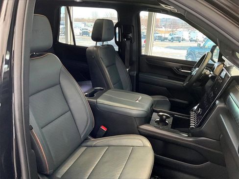 Used 2025 GMC Yukon AT4 w/ LPO, Floor Liner Package image 11