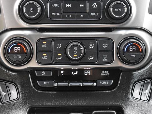 Used 2018 Chevrolet Suburban LT image 31