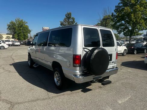 Used 2011 Ford E-350 and Econoline 350 XLT image 5