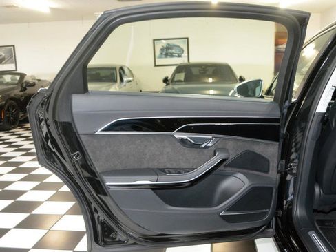 Used 2020 Audi S8 L image 31