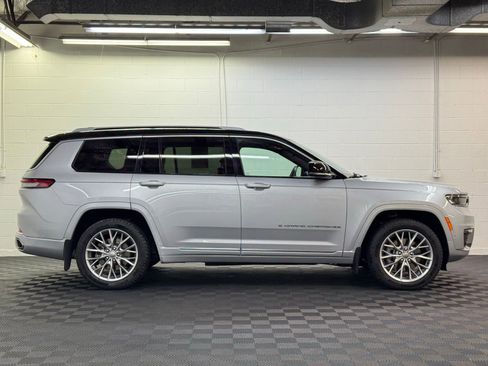 Used 2023 Jeep Grand Cherokee L Summit w/ Advanced Protech Group IV AWD/4WD image 4