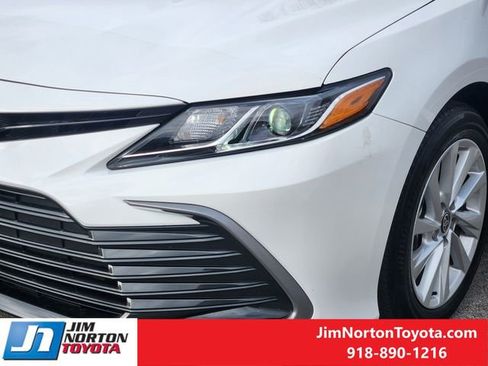 Used 2024 Toyota Camry LE image 11