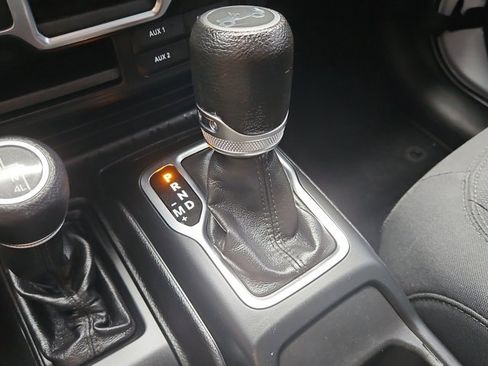 Used 2018 Jeep Wrangler Unlimited Sport AWD/4WD image 12