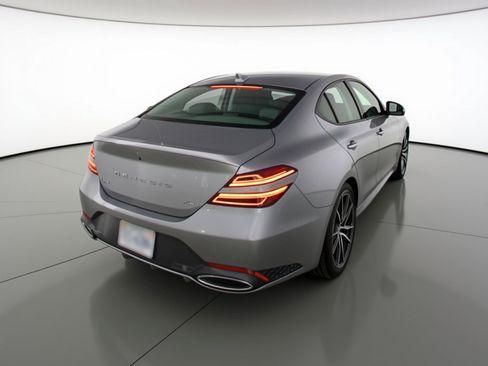 Used 2025 Genesis G70 2.5T image 9