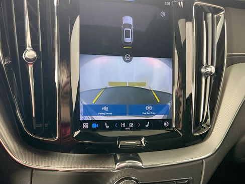 Used 2022 Volvo XC60 B5 R-Design w/ Advanced Package image 12