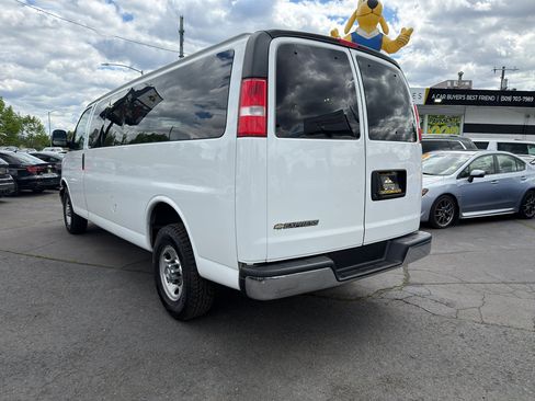 Used 2018 Chevrolet Express 3500 LT w/ LT Preferred Equipment Group RWD image 5
