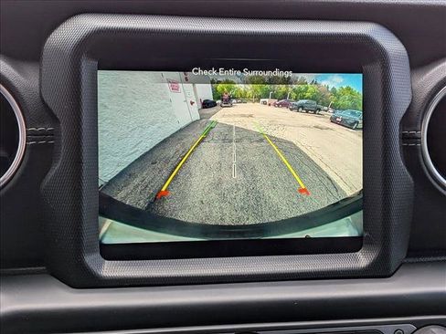 Used 2021 Jeep Wrangler Unlimited Sahara AWD/4WD image 11