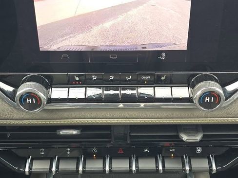 Used 2024 Chevrolet Colorado ZR2 w/ Safety Package image 35