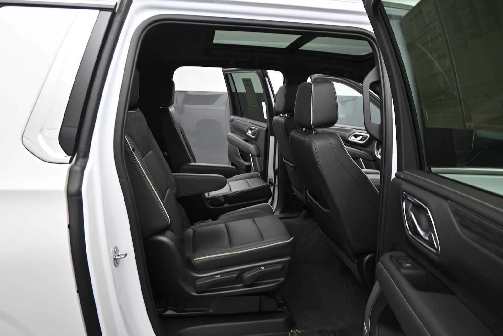 Used 2022 GMC Yukon XL SLT w/ SLT Premium Package AWD/4WD image 17