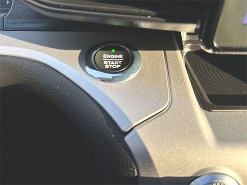 Used 2021 Ford Explorer XLT image 16