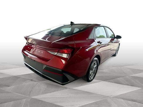 Used 2025 Hyundai Elantra SE FWD image 8